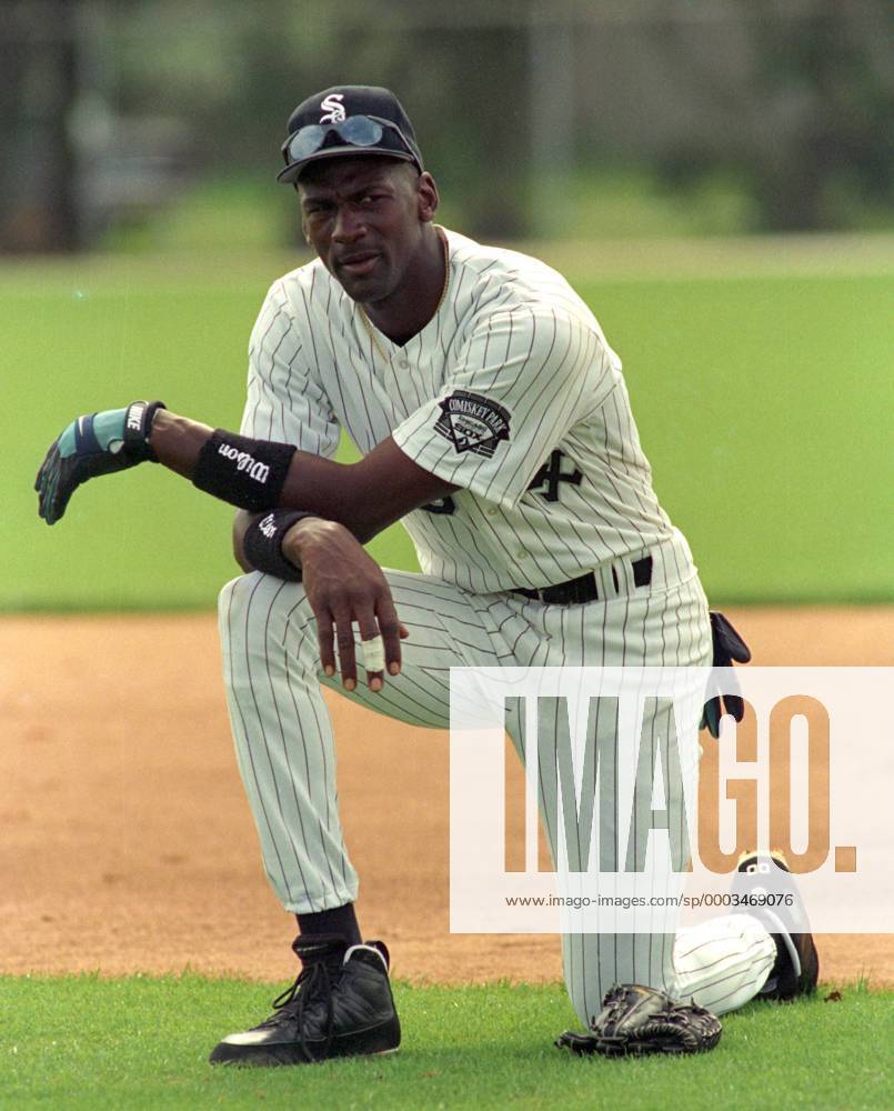 Michael Jordan versucht sich als Mitglied der Chicago White Sox an einer Zweitkarriere als Baseballprofi - (Icon357JAN22008) Baseball Herren MLB 1994, Major League, Spring Training Einzelbild Aufnahmedatum geschätzt Skepsis, Baseball Herren MLB 1994, Major League, Spring Training Einzelbild Aufnahmedatum geschätzt Skepsis,