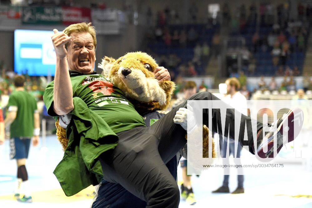 Handball Men EHF Cup Final Four Tournament in Magdeburg Season 2017 18 Final game Foxes Berlin Saint Raphael Var Handball cheering after the whistle at the foxes Berlin Fox Mascot Fuchsi highlights head coach Velimir Petkovic Foxes Berlin high 20 05 18
