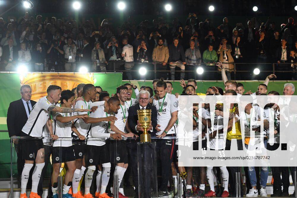 Football Mens Season 2017 2018 DFB Cup Final 19 05 2018 Berlin Olympics Cup Winners Cup celebration Eintracht Frankfurt Frank Walter Steinmeier President Eintracht Frankfurt
