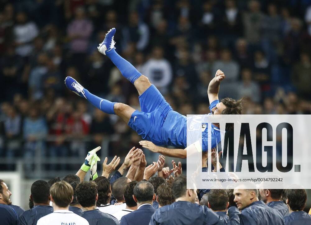 - SPORT Photo LaPresse - Spada May 21 , 2018 Milan (Italy ) Soccer S.Siro Stadium La Notte del Maestro - Goodbye to football Andrea Pirlo In the pic: Andrea Pirlo Foto LaPresse - Spada 21 Maggio 2018 - Milano (Italia) Stadio S.Siro La Notte del Maestro - Addio al calcio di Andrea Pirlo Sport Calcio Nella foto: il volo in cielo di Andrea Pirlo alzato dai compagni Photo LaPresse - Spada May 21 , 2018 Milan (Italy ) Sport Soccer S.Siro Stadium La Notte del Maestro - Goodbye to football Andrea Pirlo In the pic: Andrea Pirlo