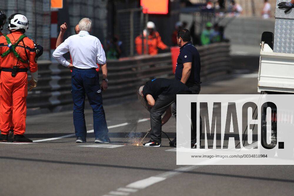 The asphalt is being repaired Grand Prix of Monaco 2018 Race Motorsport Formula 1 24 05 2018 Grand Prix of Monaco 2018 Race Motorsport Formula 1 24 05 2018 Monte Carlo