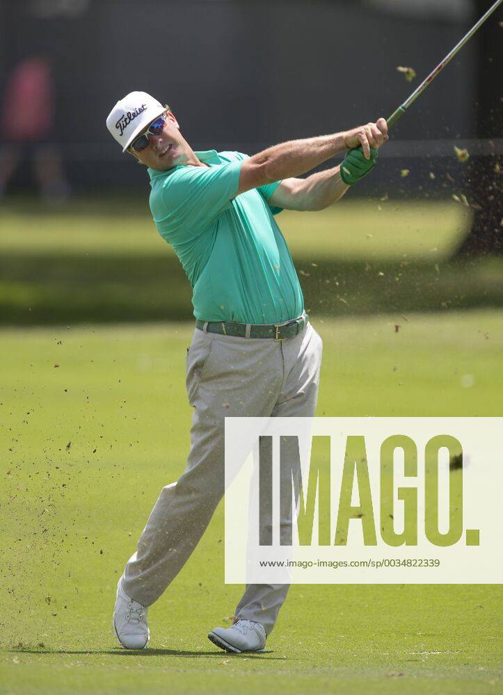 Fort Worth, TX, USA - FORT WORTH, TX - MAY 24, 2018 - Charley Hoffman is the leader at midday during the first round of the 2018 Fort Worth Invitational PGA Golf Herren at Colonial Country Club in Fort Worth, Texas 2018 Fort Worth Invitational PGA - ZUMAsc5_ 20180524_zaf_sc5_022