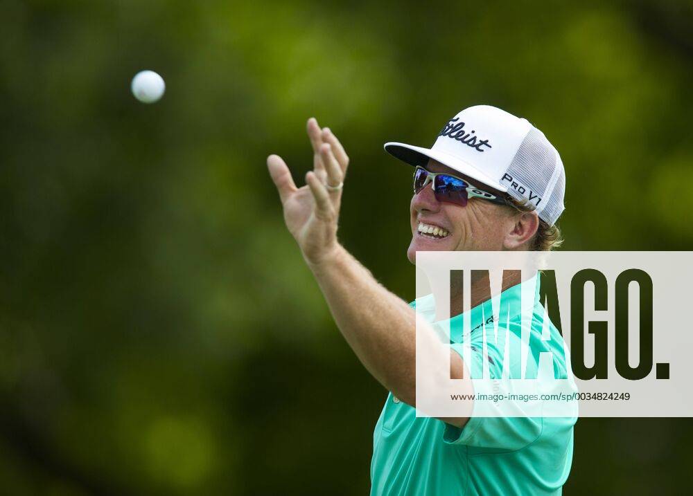 Fort Worth, TX, USA - FORT WORTH, TX - MAY 24, 2018 - Charley Hoffman is the leader at midday during the first round of the 2018 Fort Worth Invitational PGA Golf Herren at Colonial Country Club in Fort Worth, Texas 2018 Fort Worth Invitational PGA - ZUMAsc5_ 20180524_zaf_sc5_019