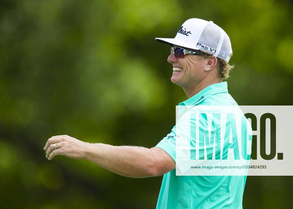 Fort Worth, TX, USA - FORT WORTH, TX - MAY 24, 2018 - Charley Hoffman is the leader at midday during the first round of the 2018 Fort Worth Invitational PGA Golf Herren at Colonial Country Club in Fort Worth, Texas 2018 Fort Worth Invitational PGA - ZUMAsc5_ 20180524_zaf_sc5_020