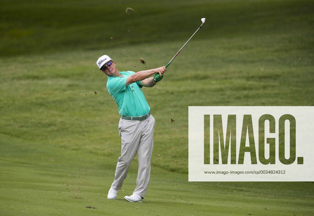 Fort Worth, TX, USA - FORT WORTH, TX - MAY 24, 2018 - Charley Hoffman is the leader at midday during the first round of the 2018 Fort Worth Invitational PGA Golf Herren at Colonial Country Club in Fort Worth, Texas 2018 Fort Worth Invitational PGA - ZUMAsc5_ 20180524_zaf_sc5_021