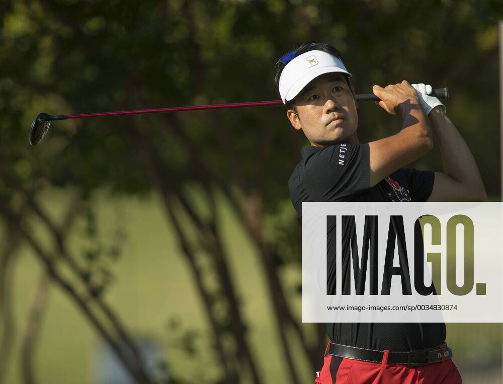 Fort Worth, TX, USA - FORT WORTH, TX - MAY 25, 2018 - Kevin Na tees off on the the 7th hole during the second round of the 2018 Fort Worth Invitational PGA Golf Herren at Colonial Country Club in Fort Worth, Texas 2018 Fort Worth Invitational PGA - ZUMAsc5_ 20180525_zaf_sc5_001