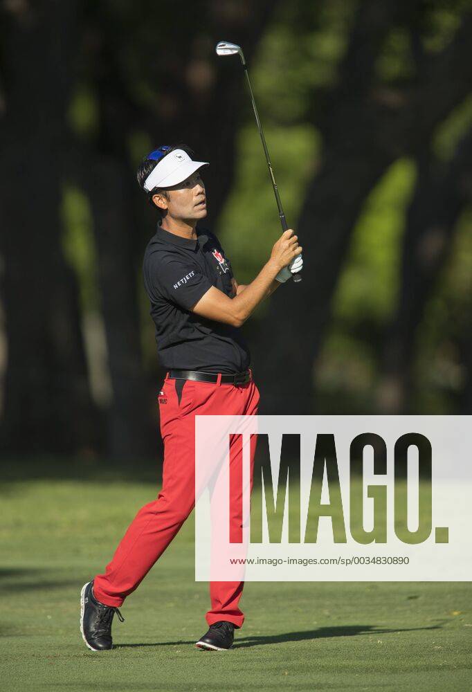 Fort Worth, TX, USA - FORT WORTH, TX - MAY 25, 2018 - Kevin Na hits his approach to the 7th hole during the second round of the 2018 Fort Worth Invitational PGA Golf Herren at Colonial Country Club in Fort Worth, Texas 2018 Fort Worth Invitational PGA - ZUMAsc5_ 20180525_zaf_sc5_004
