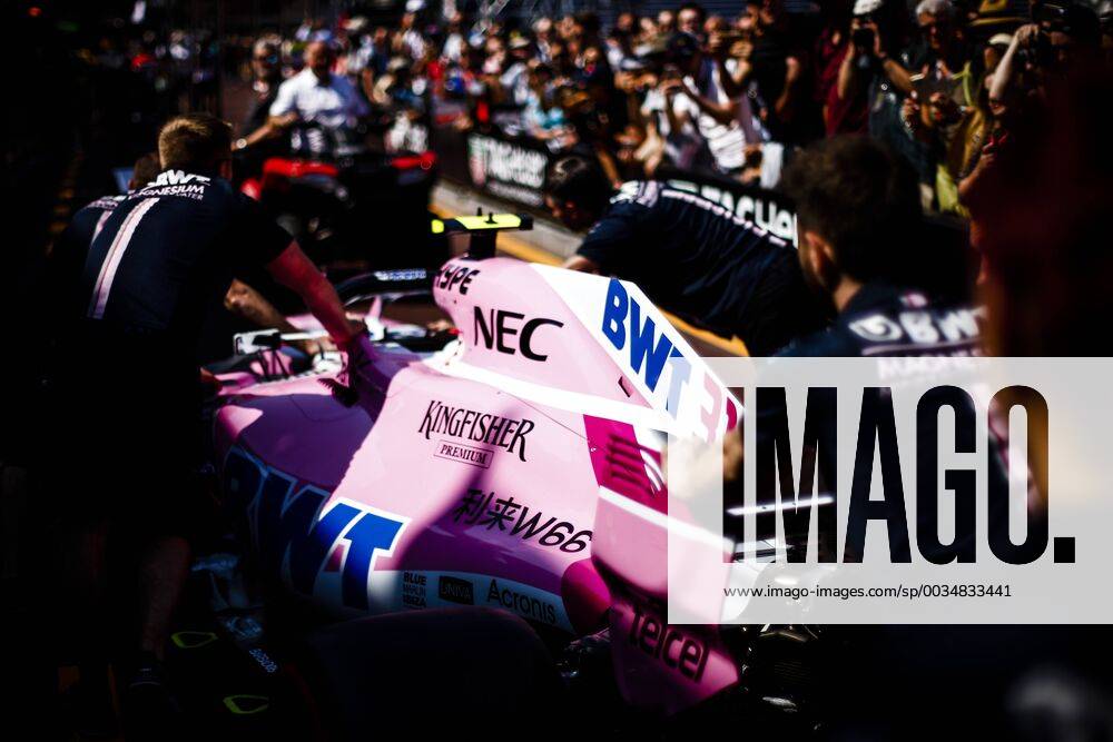 Montecarlo, Monaco - Force India mechanics pushing the 31 Esteban Ocon from France Force India F1 VJM11 car during the Monaco Formula One Grand Prix at Monaco on 25th of May, 2018 in Montecarlo, Monaco. F1 Grand Prix of Monaco - Previews - ZUMAn230 20180525_zaa_n230_880