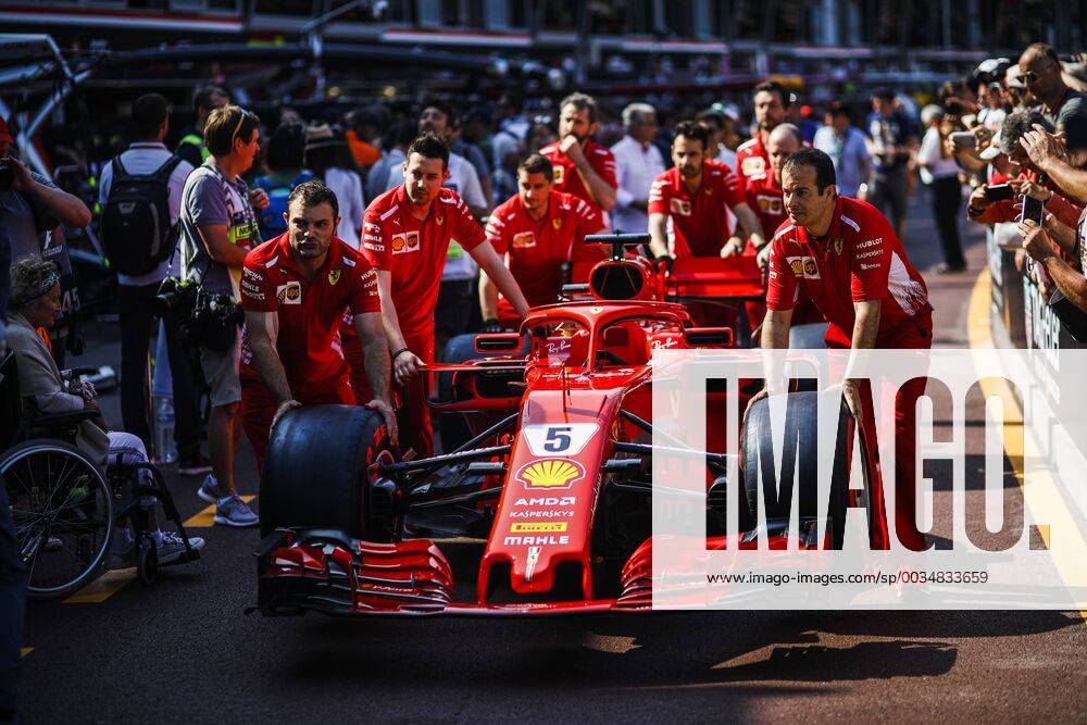 Montecarlo, Monaco - Mechanics pushing the 05 Sebastian Vettel from Germany with Scuderia Ferrari SF71H car during the Monaco Formula One Grand Prix at Monaco on 25th of May, 2018 in Montecarlo, Monaco. F1 Grand Prix of Monaco - Previews - ZUMAn230 20180525_zaa_n230_903