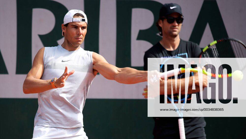 TENNIS - ATP Tennis Herren French Open 2018 PARIS,FRANCE,26.MAY.18 - TENNIS - ATP World Tour, French Open, Roland Garros, Grand Slam, training. Image shows Rafael Nadal (ESP) and Carlos Moya. GEPAxpictures xMatthiasxHauer