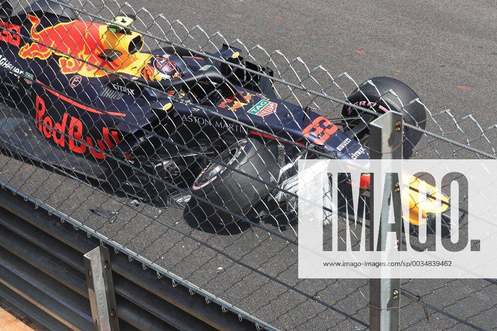 26th May 2018, Circuit de Monaco, Monaco, Monte Carlo; Monaco Formula 1 Grand Prix, Saturday qualifying; Aston Martin Red Bull Racing TAG Heuer, Max Verstappen crashes on exit of Swimming Pool ActionPlus12028808 Octane
