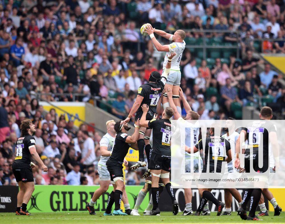 - SPORT 26th May 2018, Twickenham Stadium, London, England; Aviva Premiership rugby final, Exeter versus Saracens; Nick Isiekwe of Saracens takes the lineout ball ActionPlus12029124 SimonxWest