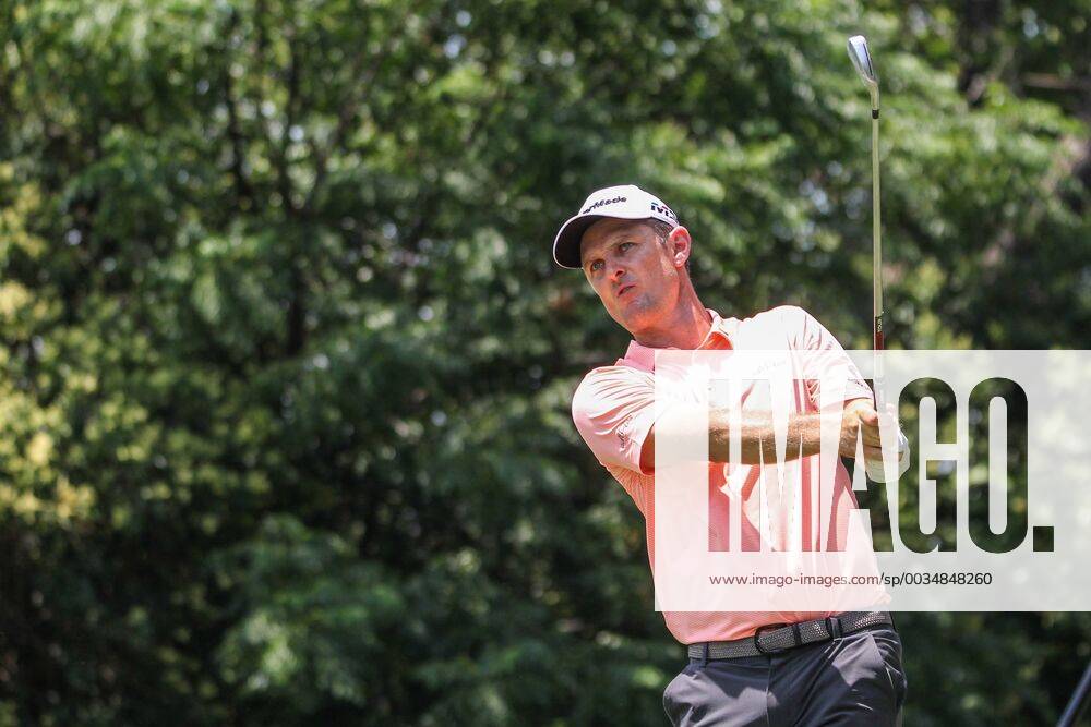 FORT WORTH, TX - MAY 26: Justin Rose (ENG) hits from the 9th tee during the third round of the Fort Worth Invitational on May 26, 2018 at Colonial Country Club in Fort Worth, TX. (Photo by George Walker Icon Sportswire) GOLF: MAY 26 PGA Golf Herren - Fort Worth Invitational Icon18052632