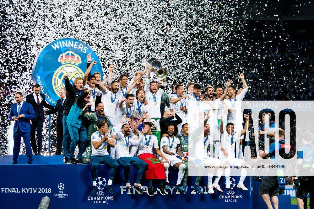 Players of Real Madrid celebrate with the trophy after the UEFA Champions League final between Real Madrid and Liverpool on May 26, 2018 in Kyiv Photo Vegard Wivestad Grott BILDBYRAN Code VG 170178