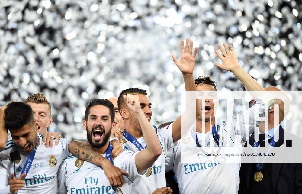 Fußball, Real Madrid gewinnt Champions League 2018.05.26 Kijow Kiev Pilka nozna Liga Mistrzow Final Sezon 2017 2018 Real Madryt - Liverpool FC N z Radosc Realu po zdobyciu pucharu Ligi Mistrzow feta podium Celebrates victory after UEFA Champions League final Foto Rafal Oleksiewicz PressFocus 2018.05.26 Kijow Kiev Football Champions League Final Season 2017 2018 Radosc Realu po zdobyciu pucharu Ligi Mistrzow feta podium Celebrates victory after UEFA Champions League final Credit: Rafal Oleksiewicz PressFocus NEWSPIX.PL --- Newspix.pl 20180526PF_RO0156