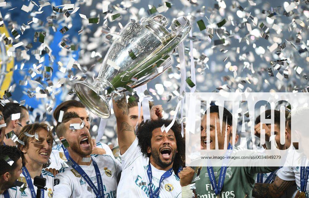 Fußball, Real Madrid gewinnt Champions League 2018.05.26 Kijow Kiev Pilka nozna Liga Mistrzow Final Sezon 2017 2018 Real Madryt - Liverpool FC N z Radosc Realu po zdobyciu pucharu Ligi Mistrzow feta podium Celebrates victory after UEFA Champions League final Foto Rafal Oleksiewicz PressFocus 2018.05.26 Kijow Kiev Football Champions League Final Season 2017 2018 Radosc Realu po zdobyciu pucharu Ligi Mistrzow feta podium Celebrates victory after UEFA Champions League final Credit: Rafal Oleksiewicz PressFocus NEWSPIX.PL --- Newspix.pl 20180526PF_RO0157