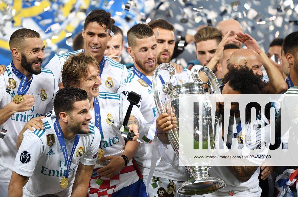 Fußball, Real Madrid gewinnt Champions League 2018.05.26 Kijow Kiev Pilka nozna Liga Mistrzow Final Sezon 2017 2018 Real Madryt - Liverpool FC N z Radosc Realu po zdobyciu pucharu Ligi Mistrzow feta podium Celebrates victory after UEFA Champions League final Foto Rafal Oleksiewicz PressFocus 2018.05.26 Kijow Kiev Football Champions League Final Season 2017 2018 Radosc Realu po zdobyciu pucharu Ligi Mistrzow feta podium Celebrates victory after UEFA Champions League final Credit: Rafal Oleksiewicz PressFocus NEWSPIX.PL --- Newspix.pl 20180526PF_RO0158