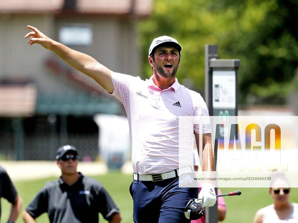 Fort Worth, TX, USA - Jon Rahm directs his tee shot from the 18th tee box during the Fort Worth Invitational Golf Tournament at Colonial Country Club Saturday May 26, 2018 in Fort Worth, Texas. Fort Worth Invivtational - ZUMAm67_ 20180526_zaf_m67_008