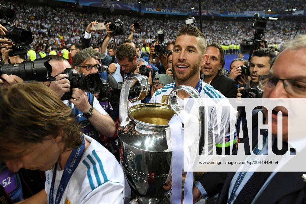 Real Madrid s player Sergio Ramos celebrates with the trophy after his team won the UEFA Champions League final game between Real Madrid and Liverpool FC at the NSC Olimpiyskiy stadium in Kiev, Ukraine, 26 May 2018. UCL Final 2018 - Real Madrid vs Liverpool FC !ACHTUNG: NUR REDAKTIONELLE NUTZUNG!