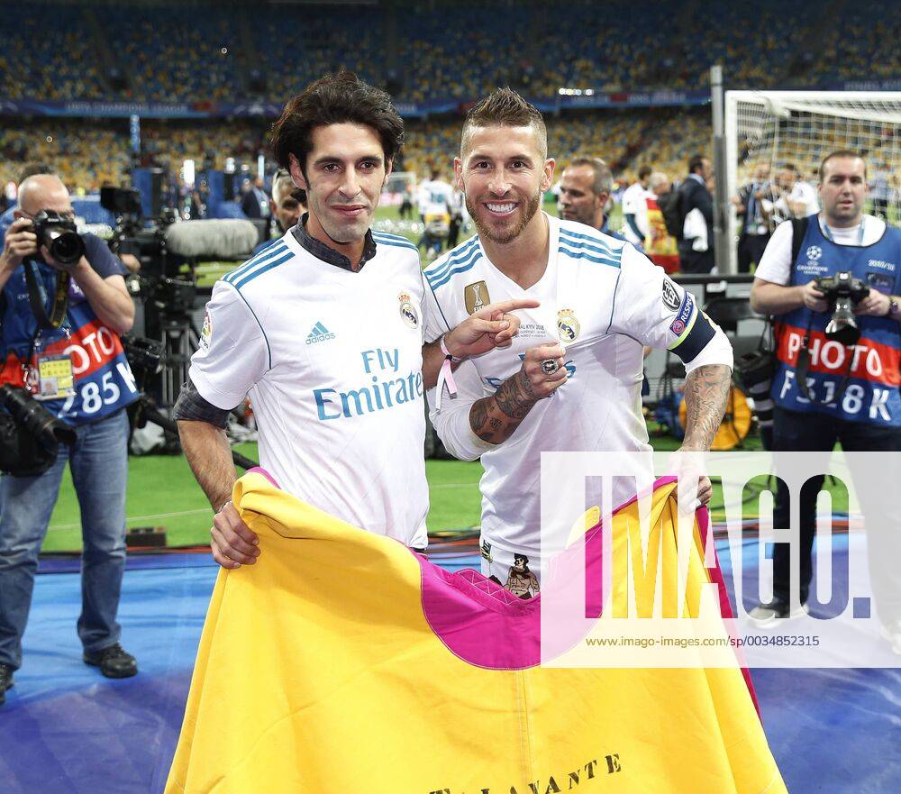 Final de la Liga de Campeones entre el Real Madrid y el Liverpool. En la imagen, Sergio Ramos celebra la victoria con el torero Talavante.Champions League final between Real Madrid and Liverpool. In this picture, Sergio Ramos celebrates the victory with Talavante bullfighter.