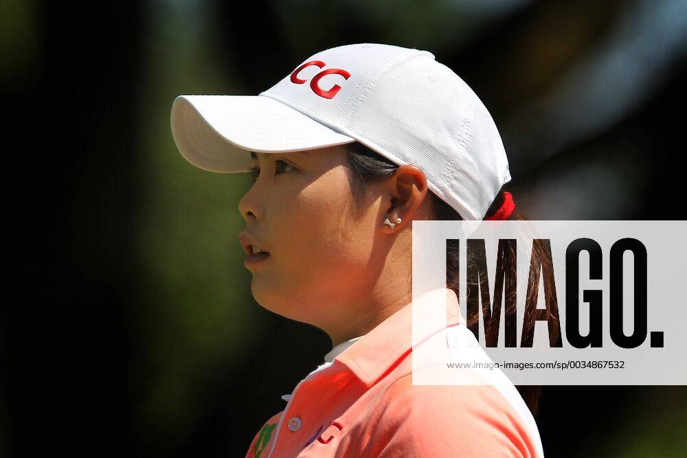 Ann Arbor, Michigan, United States - Moriya Jutanugarn of Thailand follows her shot from the 1st tee during the final round of the LPGA Golf Damen Volvik Championship at Travis Pointe Country Club, Ann Arbor, MI, USA Sunday, May 27, 2018. LPGA Volvik Championship - Round Three - ZUMAn230 20180527_zaa_n230_767