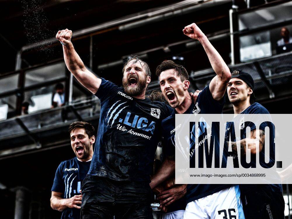 Coach Daniel Bierofka TSV 1860 Munich Phillipp Steinhart TSV 1860 Muenchen after the rise TSV 1860 Muenchen vs 1 FC Saarbruecken Relegation 2018 Soccer 27 05 2018 TSV 1860 Muenchen vs 1 FC Saarbruecken Relegation 2018 Soccer 27 05 2018 Muenchen