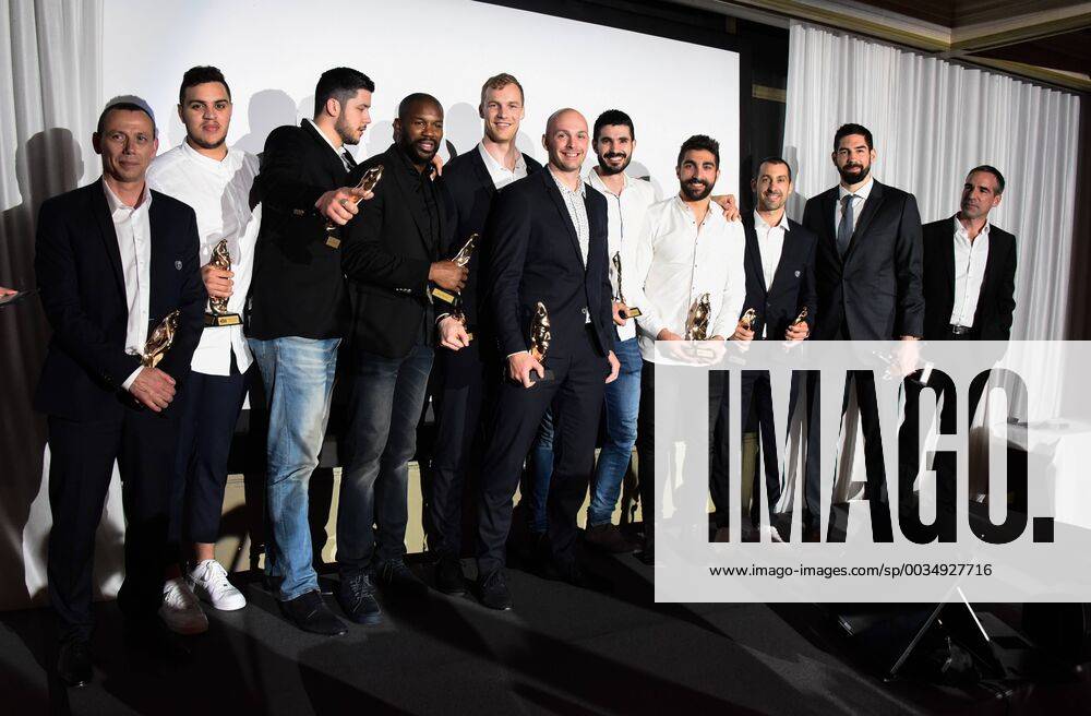 Nikola Karabatic ( Psg ) - Vincent Gerard ( Montpellier ) - Michael Guigou ( Montpellier ) - David Belaguer ( Nantes ) - Nicolas Tournant ( Nantes ) -Rock Feliho ( Nantes ) - Jonas Truchanovicius ( Montpellier ) - Eduardo Gurbindo ( Nantes ) Patrice Canayer ( entraineur Montpellier ) HANDBALL : Ceremonie des trophees des champions LNH 2018 - Paris - 01 06 2018 FedericoPestellini Panoramic