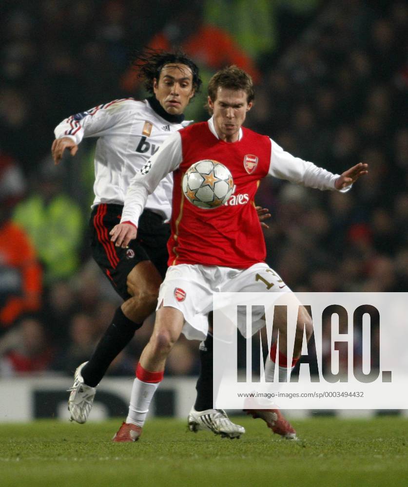 Alessandro Nesta (AC Mailand, li.) gegen Aliaksandr Hleb (Arsenal) - . Fußball EC 1 Herren Champions League 2007 2008, Arsenal FC London - AC Mailand 0:0, Milan Gruppe London Dynamik, Fußball EC 1 Herren Champions League 2007 2008, Arsenal FC London - AC Mailand 0:0, Milan Gruppe London Dynamik,