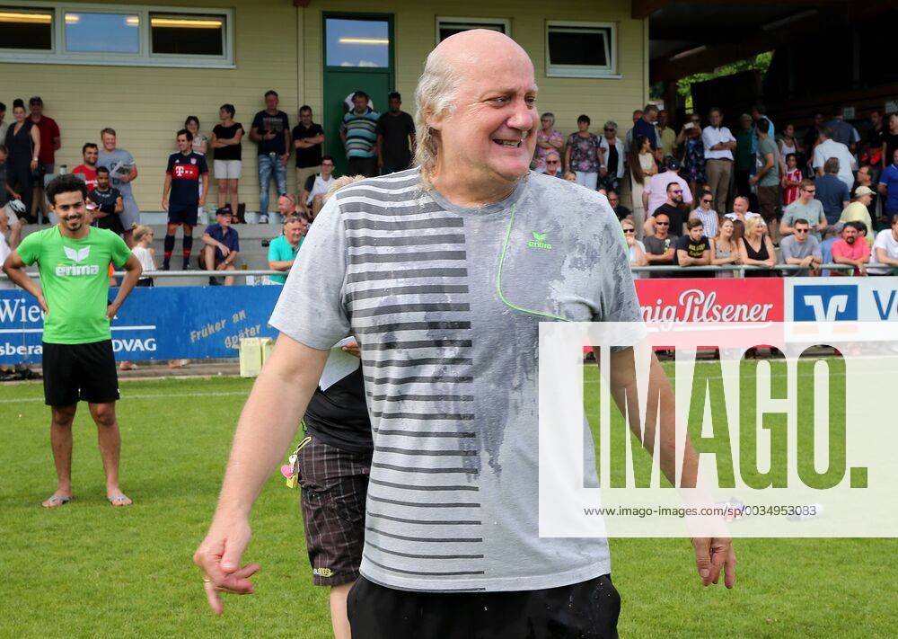 BAU 03 06 2018 Bonlanden Football SV Bonlanden vs Türkspor Stuttgart Coach Klaus Kämmerer Bonlanden after a champagne shower