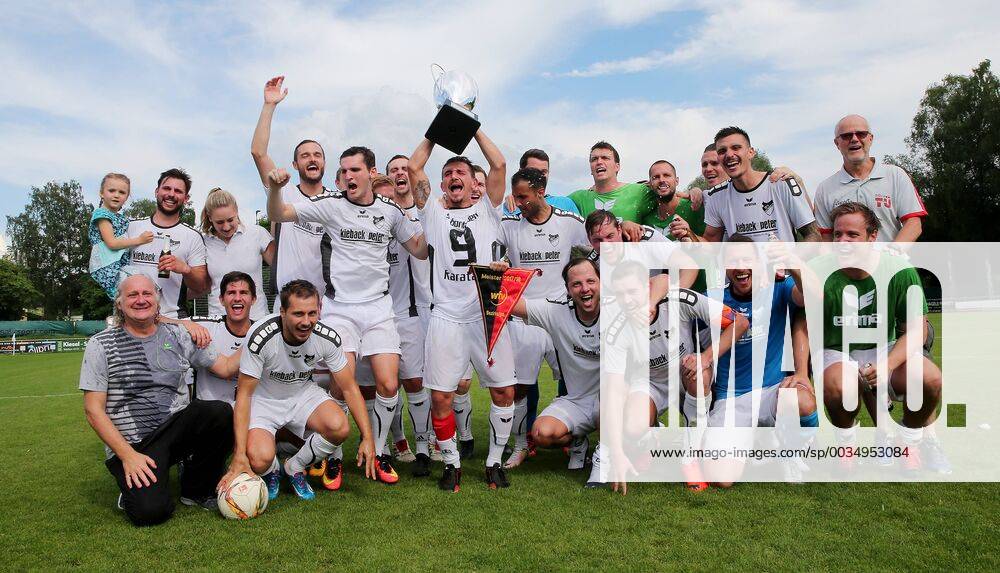 BAU 03 06 2018 Bonlanden Football SV Bonlanden vs Türkspor Stuttgart Team photo Champion Bonlanden Ömür Karatas with cup