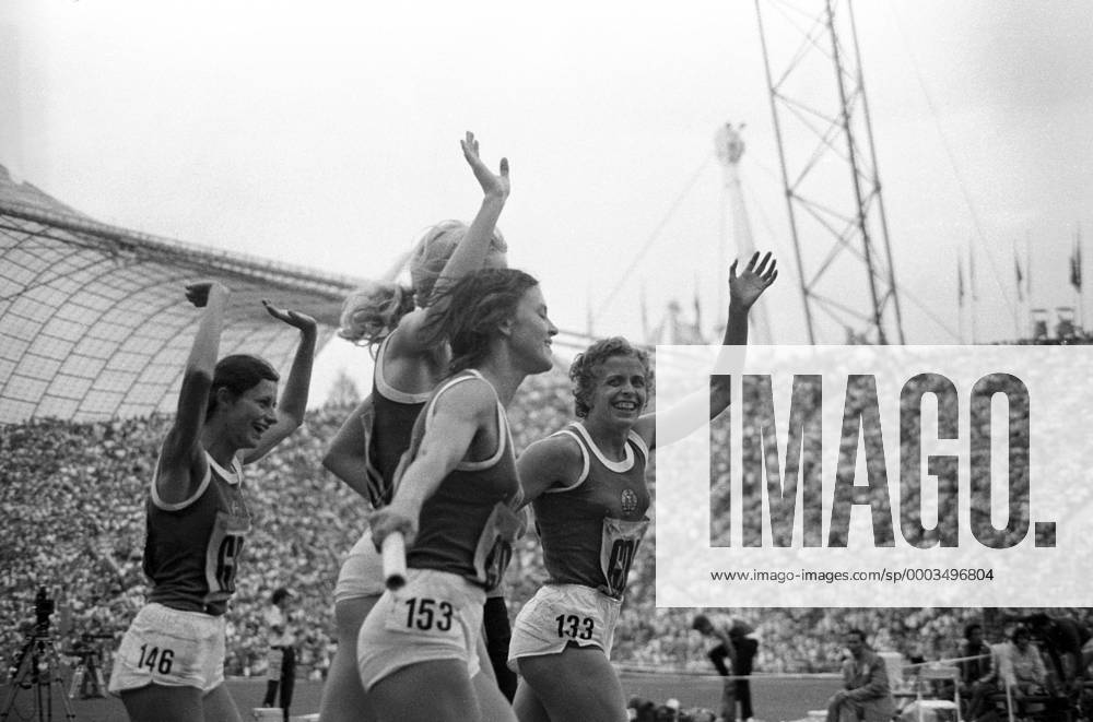 Die DDR Staffel mit v.re.: Dagmar Käsling, Monika Zehrt, Rita Kühne und Helga Seidler ist Olympiasieger 1972 über 4x400m Leichtathletik OS Sommer Damen Olympische Spiele 1972, Sommerspiele, Nationaltrikot, Gruppe München Freude, Leichtathletik OS Sommer Damen Olympische Spiele 1972, Sommerspiele, Nationaltrikot, Gruppe München Freude,