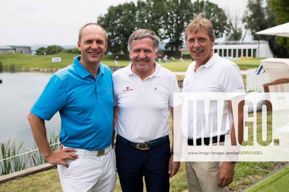 GOLF - PGA Golf Herren Shot Clock Masters 2018 ATZENBRUGG,AUSTRIA,06.JUN.18 - GOLF - PGA European Tour, Shot Clock Masters, Diamond Country Club, ProAm. Image shows Martin Ritzer (GEPA pictures), president Peter Enzinger (OEGV) and Robert Fiegl (OEGV). GEPAxpictures xChristianxWalgram