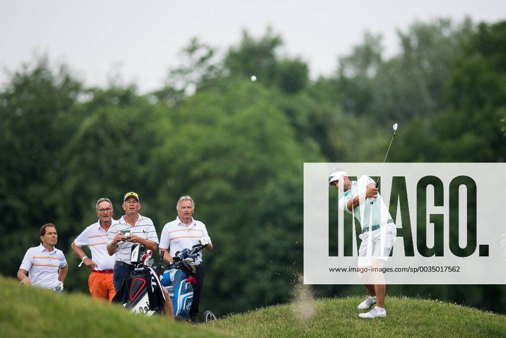 GOLF - PGA Golf Herren Shot Clock Masters 2018 ATZENBRUGG,AUSTRIA,06.JUN.18 - GOLF - PGA European Tour, Shot Clock Masters, Diamond Country Club, ProAm. Image shows Michael Berger (ORF), Martin Gross, sporting director Hans Pum (OESV) and Lee Slattery (ENG). GEPAxpictures xDanielxGoetzhaber