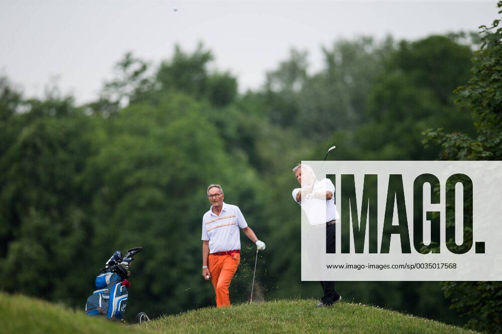 GOLF - PGA Golf Herren Shot Clock Masters 2018 ATZENBRUGG,AUSTRIA,06.JUN.18 - GOLF - PGA European Tour, Shot Clock Masters, Diamond Country Club, ProAm. Image shows Martin Gross and sporting director Hans Pum (OESV). GEPAxpictures xDanielxGoetzhaber