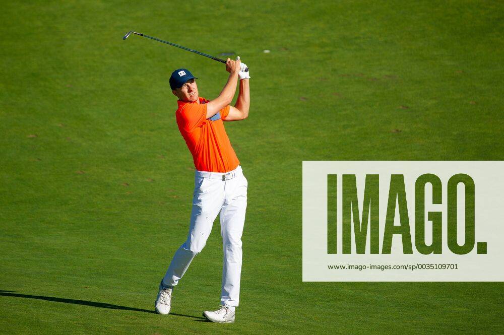 Jordan Spieth hits a shot from the 10th fairway in the first round of the 118th U.S. Open Championship at Shinnecock Hills Golf Club in Southampton, New York on June 14, 2018. NYP20180614113 COREYxSIPKIN