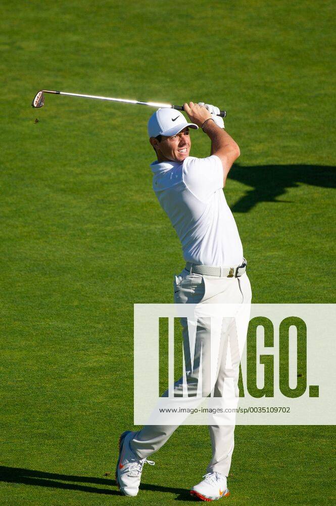 Rory McIlroy from Northern Ireland hits a shot from the 10th fairway in the first round of the 118th U.S. Open Championship at Shinnecock Hills Golf Club in Southampton, New York on June 14, 2018. NYP20180614114 COREYxSIPKIN