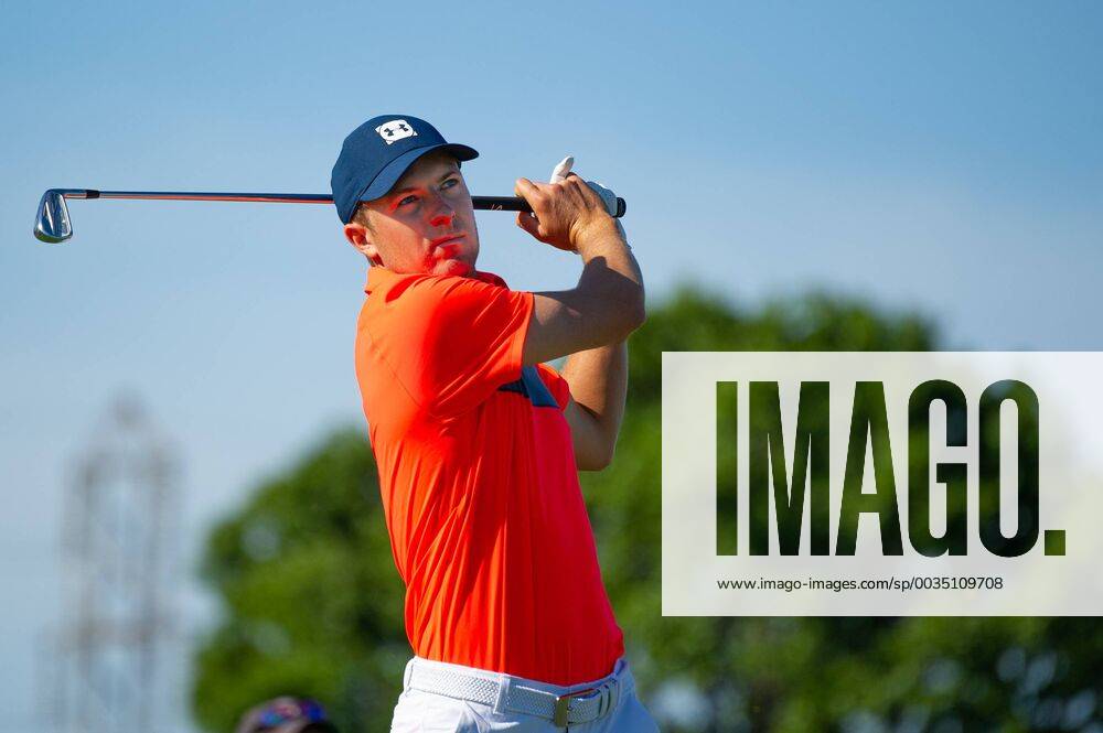 Jordan Spieth hits his drive from the 11th tee in the first round of the 118th U.S. Open Championship at Shinnecock Hills Golf Club in Southampton, New York on June 14, 2018. NYP20180614120 COREYxSIPKIN
