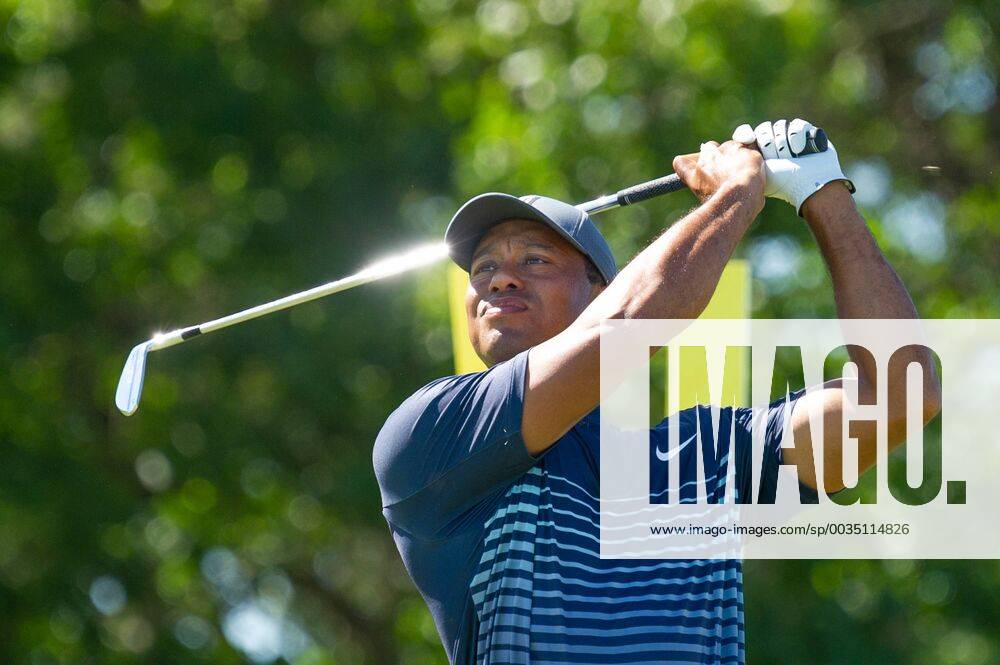 Tiger Woods drives his shot from the 7th tee box in the first round of the 118th U.S. Open Championship at Shinnecock Hills Golf Club in Southampton, New York on June 14, 2018. NYP20180614220 COREYxSIPKIN