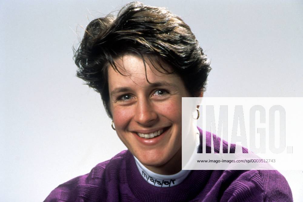 Uschi Disl (Deutschland) gut gelaunt Biathlon Damen Fotoshooting 1994 Porträt Aufnahmedatum geschätzt Freude, Biathlon Damen Fotoshooting 1994 Porträt Aufnahmedatum geschätzt Freude,