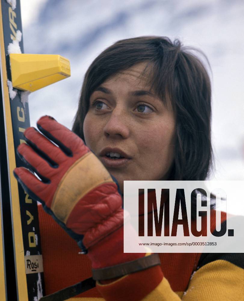 Rosi Mittermaier (BR Deutschland) Alpiner Skilauf Damen DEUTSCHSPRACHIGE SPORTZEITSCHRIFTEN UND -ZEITUNGEN NUR NACH RÜCKSPRACHE 1973 Einzelbild Aufnahmedatum geschätzt Alpiner Skilauf Damen DEUTSCHSPRACHIGE SPORTZEITSCHRIFTEN UND -ZEITUNGEN NUR NACH RÜCKSPRACHE 1973 Einzelbild Aufnahmedatum geschätzt