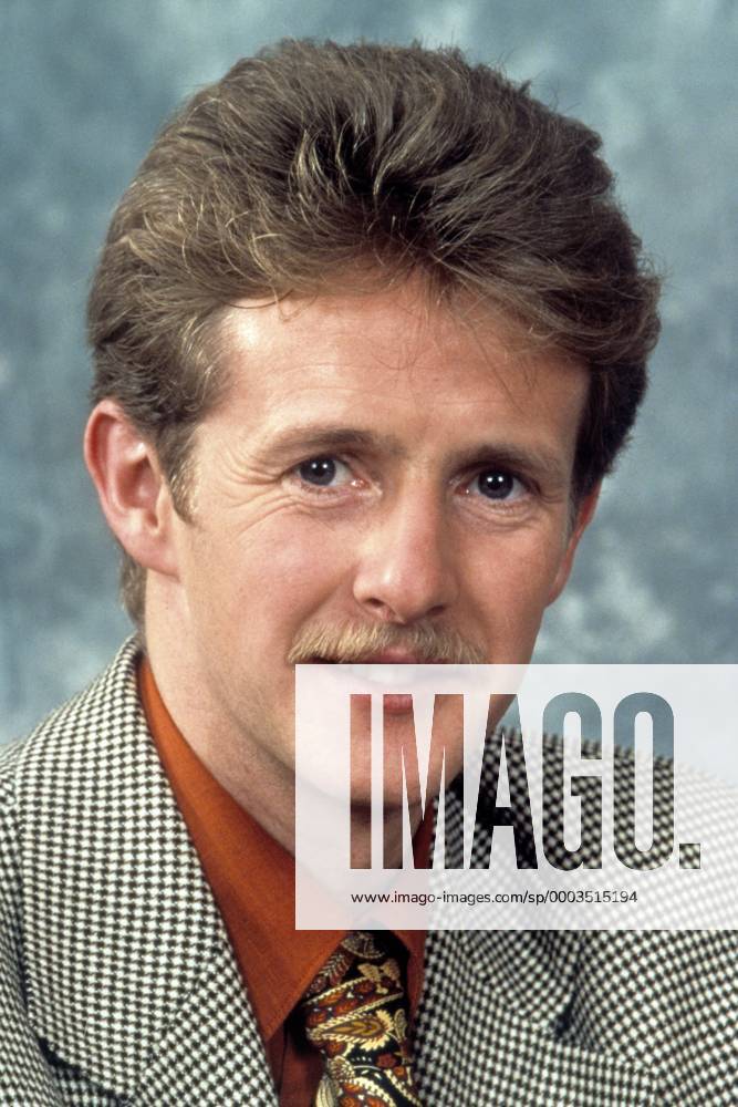 Jens Weißflog (Deutschland) Skispringen Herren Fotoshooting 1998, Fotostudio, Studioaufnahme, Nordischer Skisport, Ski Nordisch Porträt Aufnahmedatum geschätzt Skispringen Herren Fotoshooting 1998, Fotostudio, Studioaufnahme, Nordischer Skisport, Ski Nordisch Porträt Aufnahmedatum geschätzt