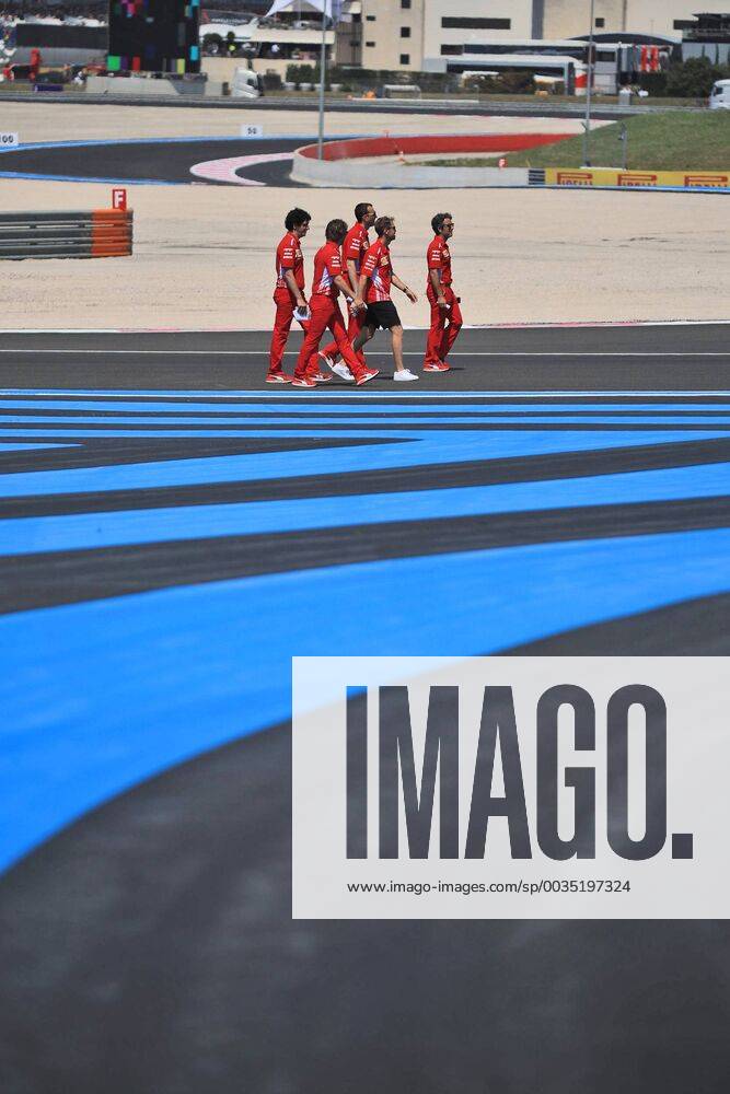 Sebastian Vettel Scuderia Ferrari visits the track with team members Grand Prix of France 2018 Race Motorsport Formula 1 21 06 2018 Grand Prix of France 2018 Race Motorsport Formula 1 21 06 2018 Le Castellet