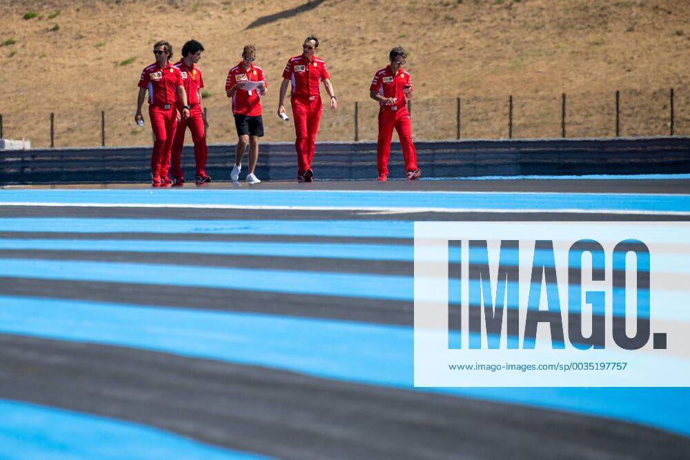 Sebastian Vettel Scuderia Ferrari visits the track with team members Grand Prix of France 2018 Race Motorsport Formula 1 21 06 2018 Grand Prix of France 2018 Race Motorsport Formula 1 21 06 2018 Le Castellet