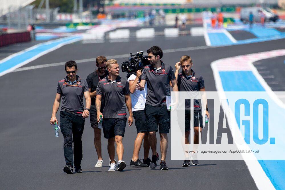 Kevin Magnussen Haas F1 Team visits the track with team members Grand Prix of France 2018 Race Motorsport Formula 1 21 06 2018 Grand Prix of France 2018 Race Motorsport Formula 1 21 06 2018 Le Castellet