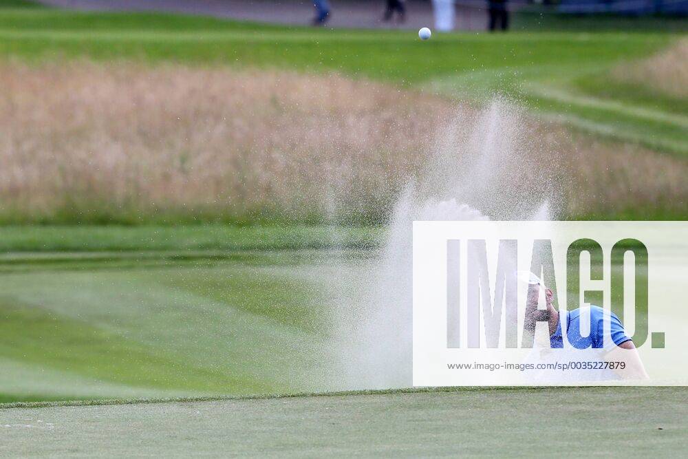 Max Kieffer GER plays for the victory with 3 day blow from the bunker Sand splashes 30 BMW International Open Golf Open Gut Laerchenhof Koeln 23 06 2018 BMW International Open Golf Koeln