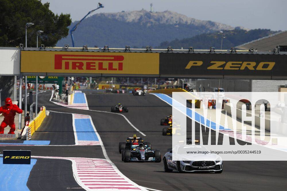 Motorsports: FIA Formula One World Championship WM Weltmeisterschaft 2018, Grand Prix of France, Bernd Mayländer (GER, F1 Safety Car, Mercedes-AMG GT R), 44 Lewis Hamilton (GBR, Mercedes AMG Petronas Motorsport), Le Castellet France