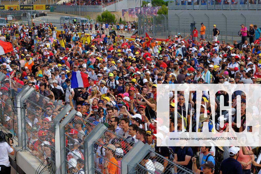 Le Castellet, Var, France - Mercedes 44 Driver LEWIS HAMILTON (GBR) win the Formula one French Grand Prix at the Paul Ricard circuit at Le Castellet - France, Max Verstappen finish second and Kimi Raikkonen third..The public invades the circuit after the race. F1 2018: French Grand Prix : Lewis Hamilton won - ZUMAp119 20180624_zaf_p119_006