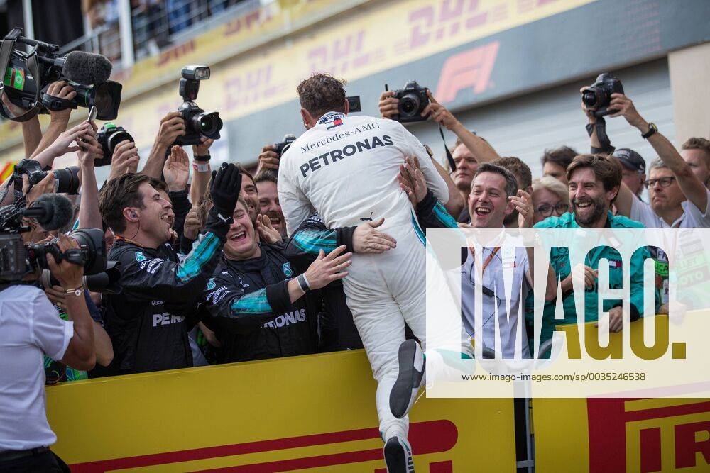 Victory cheers at Lewis Hamilton Mercedes AMG Petronas Formula One Team Grand Prix of France 2018 Race Motorsport Formula 1 24 06 2018 Le Castellet