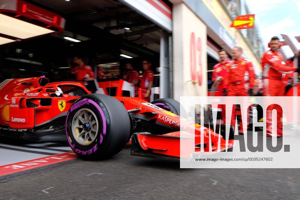 Le Castellet, Var, France - Ferrari 5 Driver SEBASTIAN VETTEL (GER) take his place to the grid of the Formula one French Grand Prix at the Paul Ricard circuit at Le Castellet - France. F1 2018: French Grand Prix : Lewis Hamilton won - ZUMAp119 20180624_zaf_p119_021