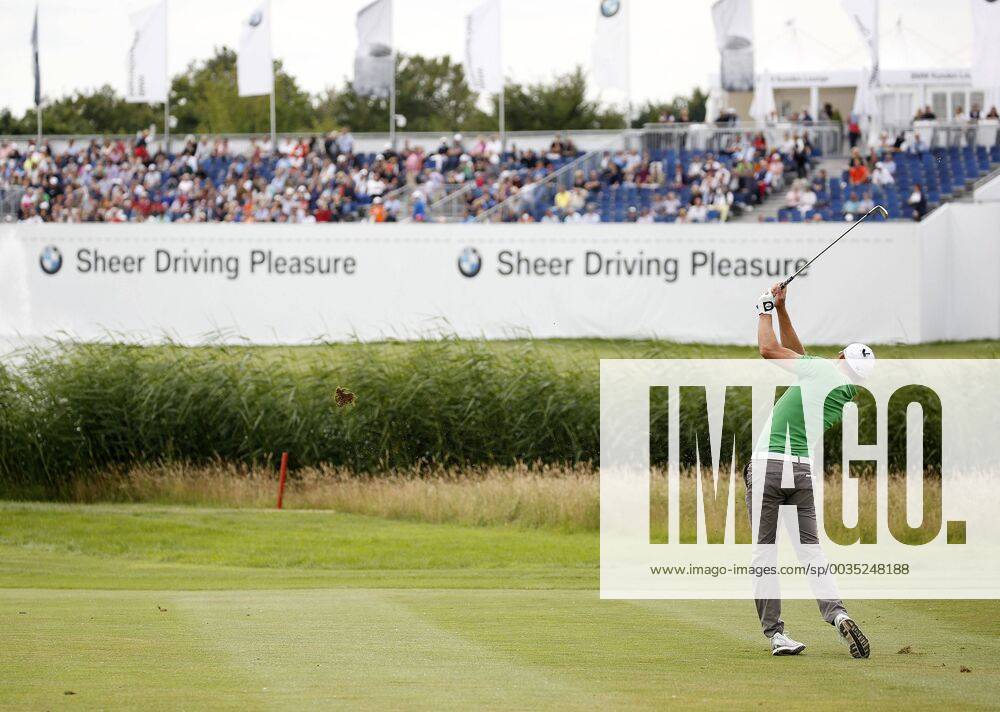 Golf 30 BMW International Open Golf Club Lärchenhof Pulheim near Cologne on 24 June 2018 Maximilian KIEFFER GER on the way to the last hole in front of the auditorium